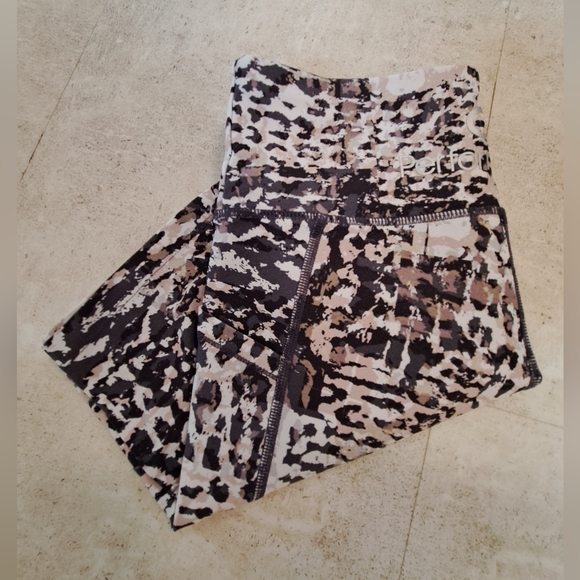 CK Performance Biker Shorts - Picture 3 of 6